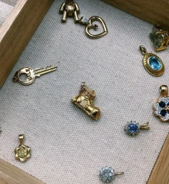 Vintage Old Women In The Shoe Charm